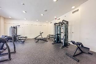 Cityscape Studio I Gym, Pool, & Cozy Views Apartment in Dubai