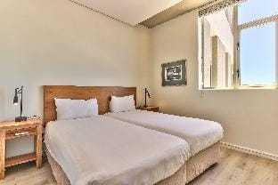 Luxury 2 Bedroom with balcony Apartment in Cape Town