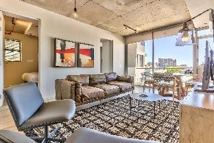 Luxury 2 Bedroom with balcony Apartment in Cape Town