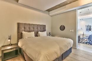 Luxury 2 Bedroom with balcony Apartment in Cape Town