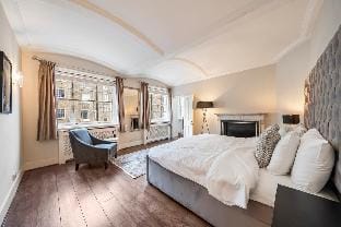 Chic 2BR Apartment with Tranquil Balcony Apartment in City of Westminster