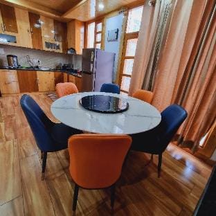 HILLTOP HEAVEN Apartment in Shimla