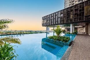 Luxury Couple Suites l Free Netflix l Massage Chair l Bathtub l WIFI 200mbps l Bali Residence Apartment in Malacca