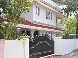 Discover Charly's Holiday Villa in urban Edapally Vacation rental in Kochi