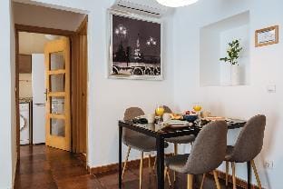 Lovely Apartment at Santa Cruz 6 people Parking Op Apartment in Seville