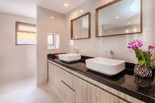 Sabai min. Pattaya and City,  Electricity included Villa in Pattaya City