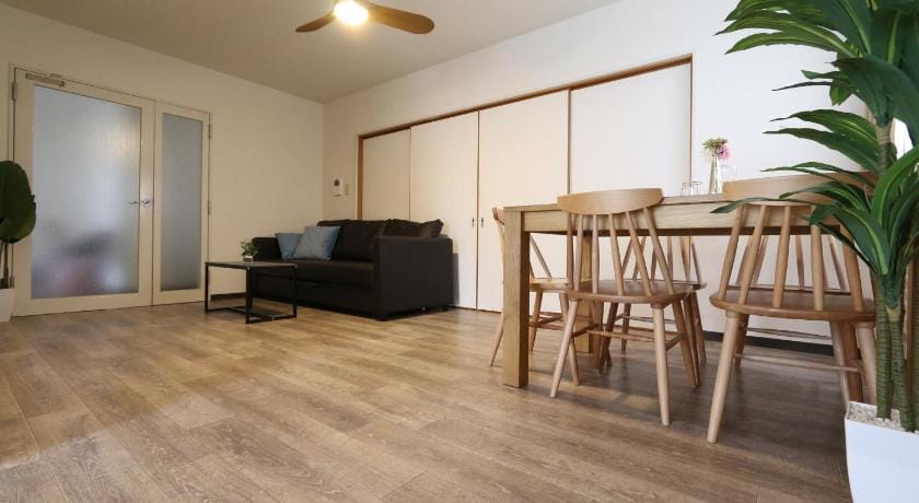DY73 【90㎡ 4BR Nippombashi】BIG ROOM up to 16 people Apartment in Osaka