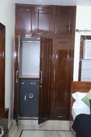 DivineIndia3BhkB57SaritaViharFortis ApolloHospital Vacation rental in New Delhi