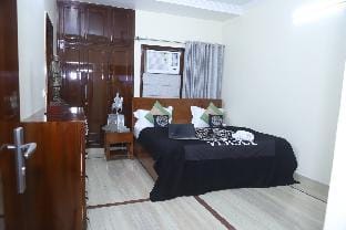 DivineIndia3BhkB57SaritaViharFortis ApolloHospital Vacation rental in New Delhi