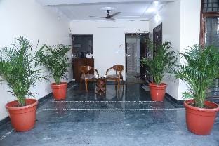 DivineIndia3BhkB57SaritaViharFortis ApolloHospital Vacation rental in New Delhi
