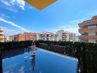 Unik Vacation Palm Beach Apartment in La Pineda