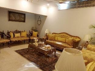Relaxing 1BHK+Lounge BBQ in lawn ISB. Airp.15 Min Vacation rental in Islamabad