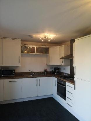 Modern single room in new built house Vacation rental in Manchester