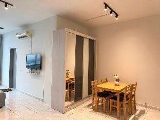 Greenview Studio | Comfort 2-4pax | Paradigm , UTM Vacation rental in Johor Bahru