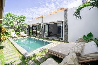 Newly Renovated 3 Bedrooms Villa in Seminyak Bali Villa in Kuta