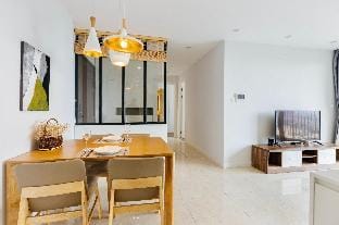 Daisy - Vinhomes D' Capitale Apartment in Laos