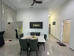 Nurasyura Puncak Guesthouse Vacation rental in Perak Tengah District