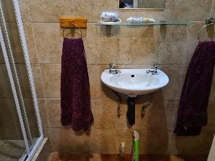Quaint, quiet retro charm Vacation rental in Johannesburg