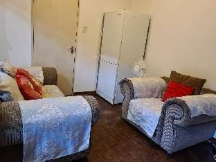Quaint, quiet retro charm Vacation rental in Johannesburg