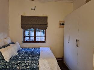 Quaint, quiet retro charm Vacation rental in Johannesburg