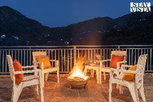 StayVista at Skylark Peaks with Outdoor Jacuzzi Villa in Uttarakhand
