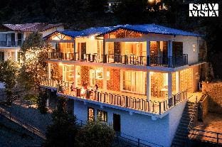 StayVista at Skylark Peaks with Outdoor Jacuzzi Villa in Uttarakhand