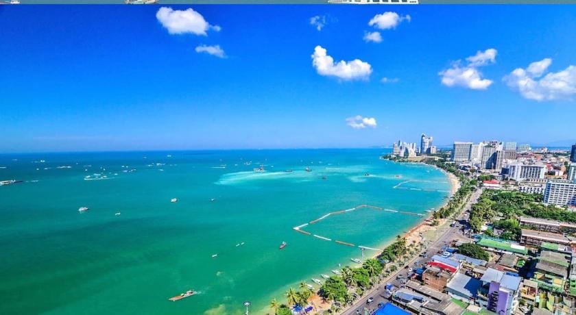Phra Tamnak Hill Apartments Apartment in Pattaya City