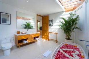 Akandra 5 BR Private Pool Villa DH20 Villa in North Kuta