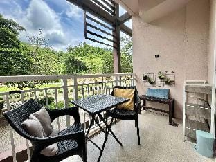 Hamilo Coast Pico De Loro - Sunset Room at Pico Apartment in Nasugbu