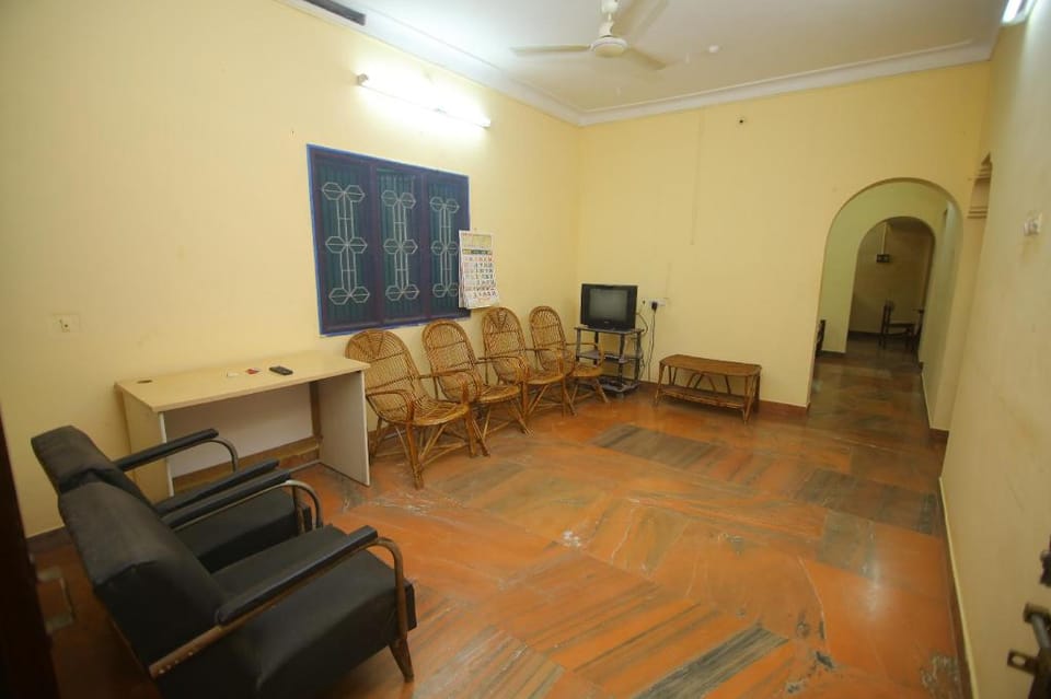 Panner Bhavan,Courtallam Hotel in Tamil Nadu