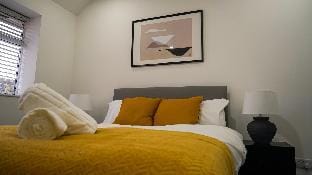 Modern 3 Bed Home, Near Etihad Stadium Vacation rental in Manchester