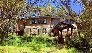 Spacious Group Getaway | Fireplace +75"TV+ Wi-Fi Villa in Mount Buller