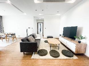 Mira Housing - Vinhomes Metropolis Lieu Giai Apartment in Hanoi