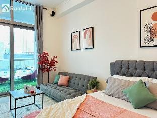 Big Studio w/ Balcony and easy access to the Beach Apartment in Dubai