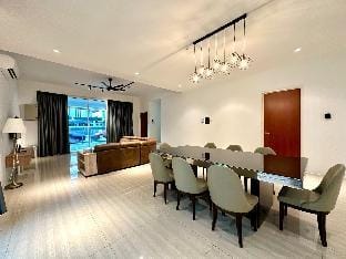 BNB Luxe Homestay @ Rawang (pool, 18 pax) Vacation rental in Selangor, Malaysia