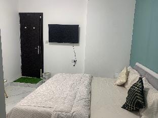 Furnished studio on mainSheikhZayedRoad near metro Apartment in Dubai