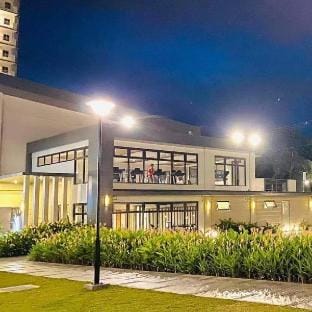 Verdon Parc 2 Bedroom w/ 2 Balcony Vacation rental in Davao City