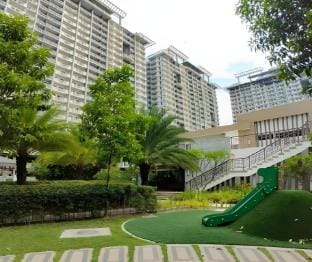 Verdon Parc 2 Bedroom w/ 2 Balcony Vacation rental in Davao City