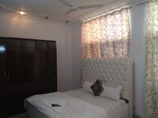 Sanitized 3BHK Apartment Saket Near Max Hospital Apartment in Delhi