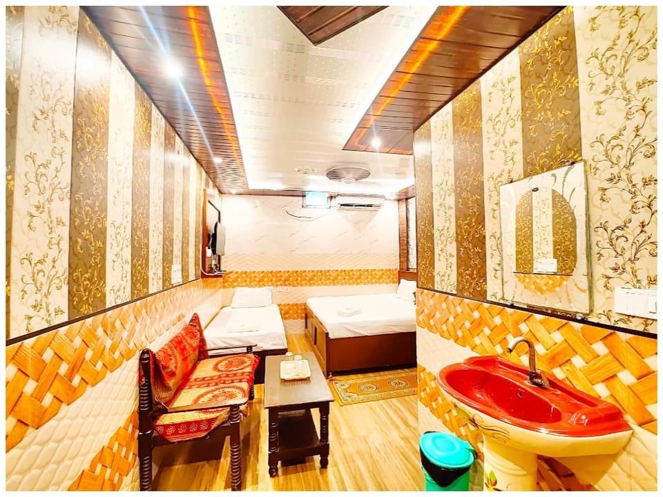 Goroomgo Hotel Hanuman Near Ram Mandir Ayodhya Hotel in Nepal