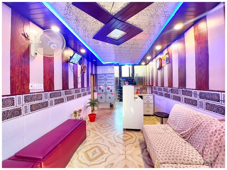 Goroomgo Hotel Hanuman Near Ram Mandir Ayodhya Hotel in Nepal