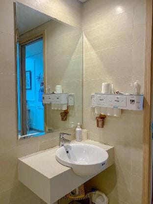 Boom'homes- Căn hộ view Vịnh Hạ Long Apartment in Laos