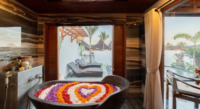 Maddu Suites Villa in Tampaksiring