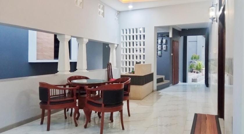 RedDoorz @ Hotel DPraya Pati Hotel in East Java