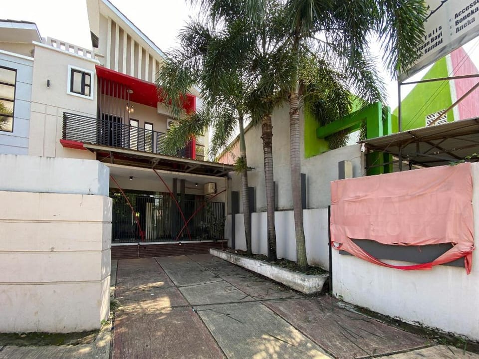 RedDoorz near Bukit Ragas Hotel D'Ayanna Pati Hotel in East Java