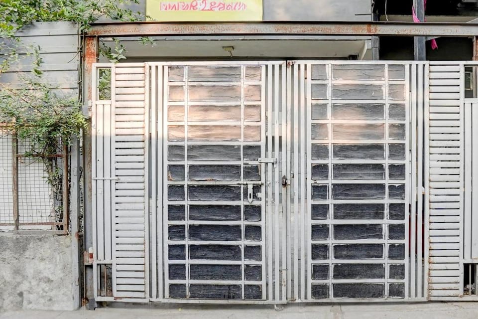 Super Hotel O Britania Chowk Hotel in Delhi