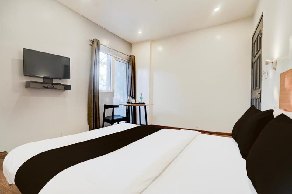 Super Hotel O Britania Chowk Hotel in Delhi