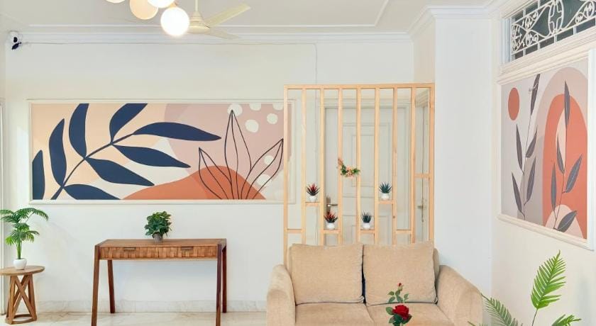 Gulmohar Residency Hauz Khas Hotel in New Delhi