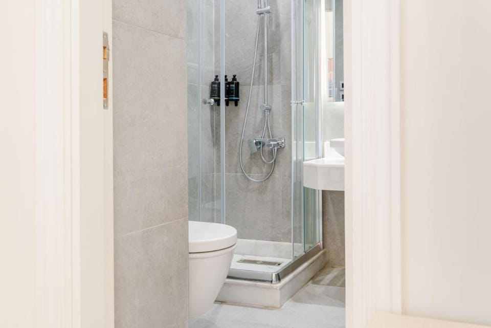 Brassbell l Zamalek l High ceiling studios Apartment in Cairo