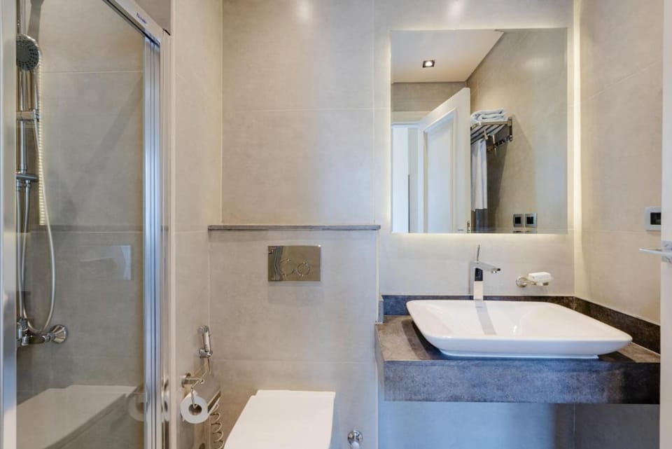 Brassbell l Zamalek l High ceiling studios Apartment in Cairo
